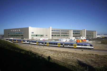 Start des eigenen Bahnshuttle zur Tesla Gigafactory 4 in Grünheide