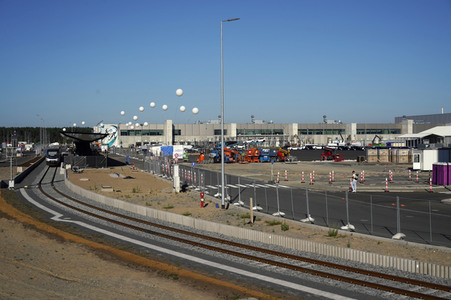 Start des eigenen Bahnshuttle zur Tesla Gigafactory 4 in Grünheide