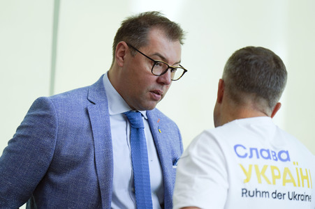 Podiumsdiskussion 'Bring Back Kids to Ukraine: Die Entführung ukrainischer Kinder' in Berlin