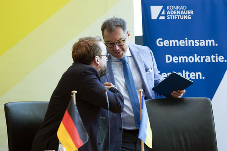 Podiumsdiskussion 'Bring Back Kids to Ukraine: Die Entführung ukrainischer Kinder' in Berlin