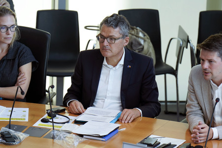 Podiumsdiskussion 'Bring Back Kids to Ukraine: Die Entführung ukrainischer Kinder' in Berlin
