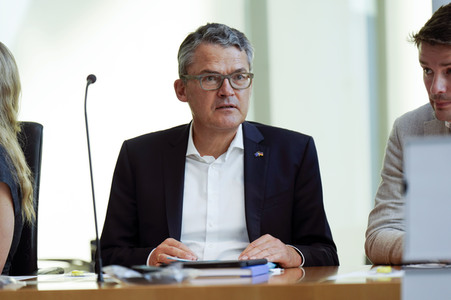 Podiumsdiskussion 'Bring Back Kids to Ukraine: Die Entführung ukrainischer Kinder' in Berlin