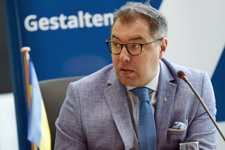 Podiumsdiskussion 'Bring Back Kids to Ukraine: Die Entführung ukrainischer Kinder' in Berlin