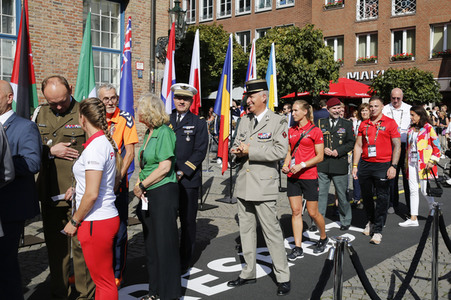 Boris Pistorius und Prinz Harry besuchen das Rathaus in Düsseldorf