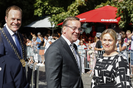 Boris Pistorius und Prinz Harry besuchen das Rathaus in Düsseldorf