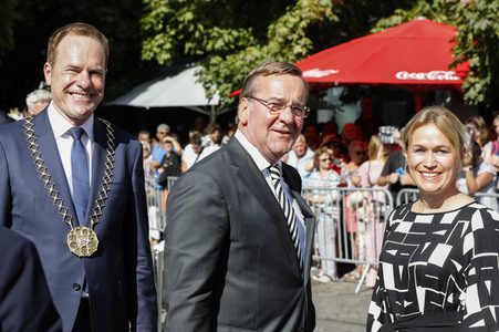 Boris Pistorius und Prinz Harry besuchen das Rathaus in Düsseldorf