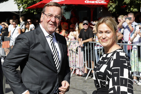 Boris Pistorius und Prinz Harry besuchen das Rathaus in Düsseldorf