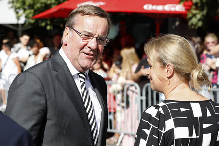 Boris Pistorius und Prinz Harry besuchen das Rathaus in Düsseldorf