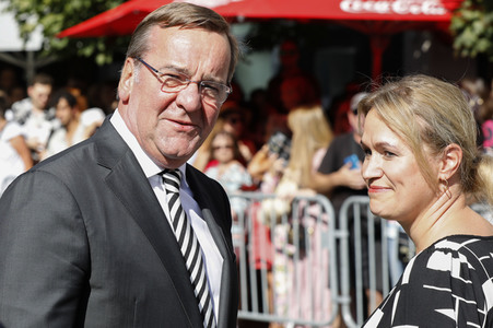 Boris Pistorius und Prinz Harry besuchen das Rathaus in Düsseldorf