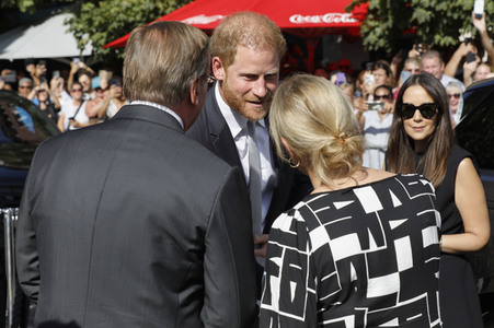 Boris Pistorius und Prinz Harry besuchen das Rathaus in Düsseldorf