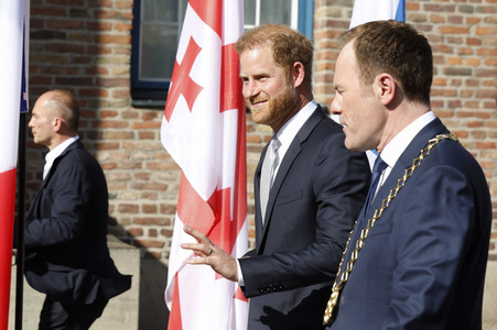 Boris Pistorius und Prinz Harry besuchen das Rathaus in Düsseldorf