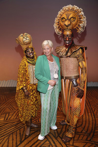 Besuch von Claudia Jung beim Musical 'Der König der Löwen' in Hamburg