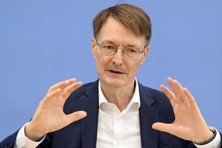 Bundespressekonferenz Krankenhaustransparenzgesetz in Berlin