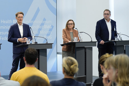 Pressekonferenz zu den Ergebnissen des Runden Tischs Long Covid in Berlin