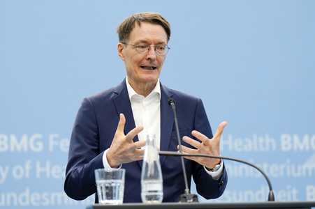 Pressekonferenz zu den Ergebnissen des Runden Tischs Long Covid in Berlin