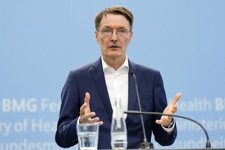 Pressekonferenz zu den Ergebnissen des Runden Tischs Long Covid in Berlin