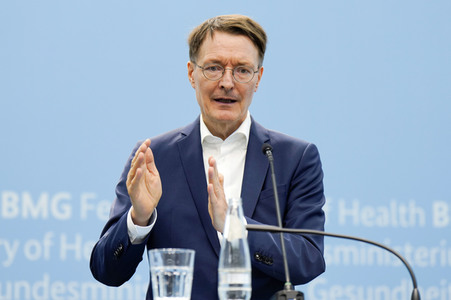 Pressekonferenz zu den Ergebnissen des Runden Tischs Long Covid in Berlin