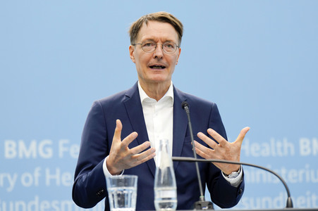 Pressekonferenz zu den Ergebnissen des Runden Tischs Long Covid in Berlin