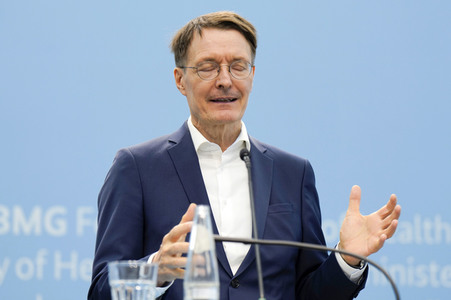 Pressekonferenz zu den Ergebnissen des Runden Tischs Long Covid in Berlin