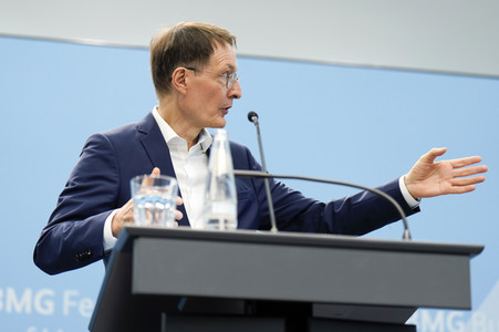 Pressekonferenz zu den Ergebnissen des Runden Tischs Long Covid in Berlin