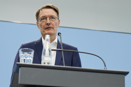 Pressekonferenz zu den Ergebnissen des Runden Tischs Long Covid in Berlin