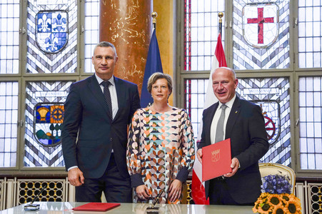 Vereinbarung über die Städtepartnerschaft von Berlin und Kiew in Berlin
