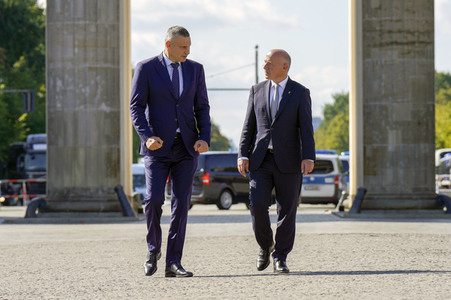 Vitali Klitschko und Kai Wegner am Brandenburger Tor