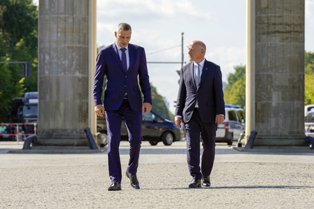 Vitali Klitschko und Kai Wegner am Brandenburger Tor