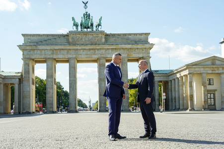 Vitali Klitschko und Kai Wegner am Brandenburger Tor