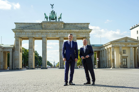 Vitali Klitschko und Kai Wegner am Brandenburger Tor