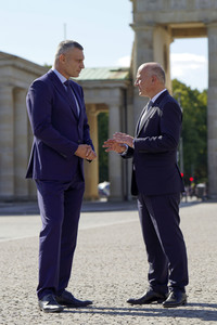 Vitali Klitschko und Kai Wegner am Brandenburger Tor