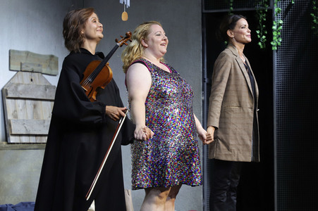 Theaterpremiere 'Falsche Schlange' in Hamburg