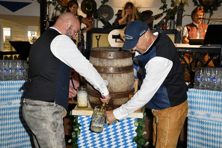 Wiesn Anstich 2023 im Hofbräu Berlin