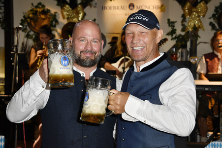Wiesn Anstich 2023 im Hofbräu Berlin
