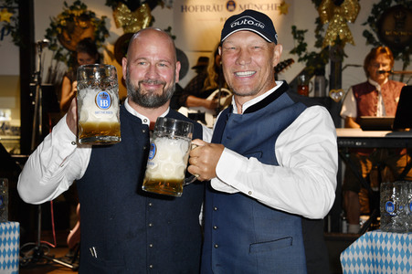 Wiesn Anstich 2023 im Hofbräu Berlin