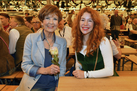Wiesn Anstich im Schottenhamel Festzelt auf dem Oktoberfest 2023 in München