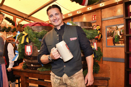 Wiesn Anstich im Schottenhamel Festzelt auf dem Oktoberfest 2023 in München