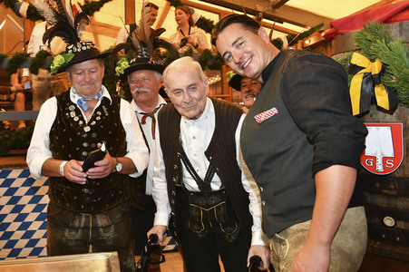 Wiesn Anstich im Schottenhamel Festzelt auf dem Oktoberfest 2023 in München