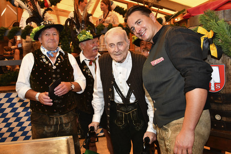 Wiesn Anstich im Schottenhamel Festzelt auf dem Oktoberfest 2023 in München
