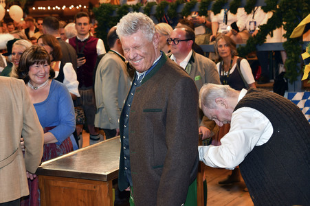 Wiesn Anstich im Schottenhamel Festzelt auf dem Oktoberfest 2023 in München