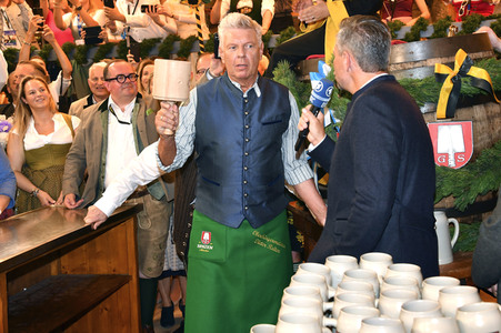 Wiesn Anstich im Schottenhamel Festzelt auf dem Oktoberfest 2023 in München