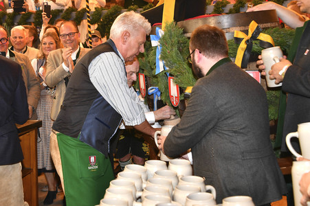 Wiesn Anstich im Schottenhamel Festzelt auf dem Oktoberfest 2023 in München