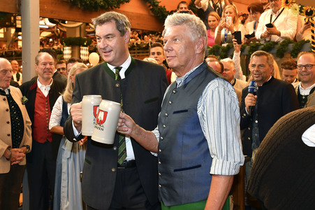 Wiesn Anstich im Schottenhamel Festzelt auf dem Oktoberfest 2023 in München