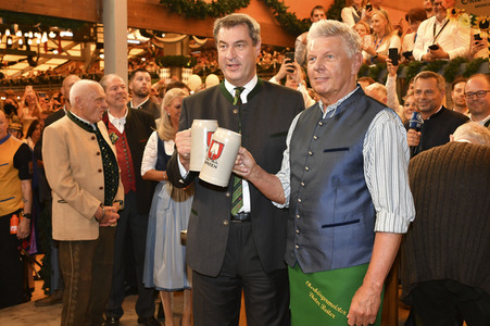 Wiesn Anstich im Schottenhamel Festzelt auf dem Oktoberfest 2023 in München