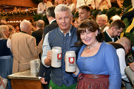 Wiesn Anstich im Schottenhamel Festzelt auf dem Oktoberfest 2023 in München