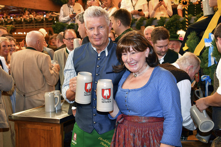 Wiesn Anstich im Schottenhamel Festzelt auf dem Oktoberfest 2023 in München