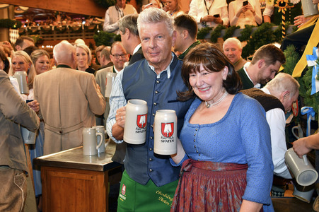 Wiesn Anstich im Schottenhamel Festzelt auf dem Oktoberfest 2023 in München