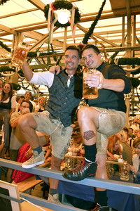 Wiesn Anstich im Schottenhamel Festzelt auf dem Oktoberfest 2023 in München