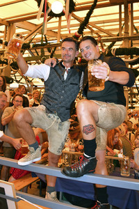 Wiesn Anstich im Schottenhamel Festzelt auf dem Oktoberfest 2023 in München