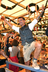 Wiesn Anstich im Schottenhamel Festzelt auf dem Oktoberfest 2023 in München